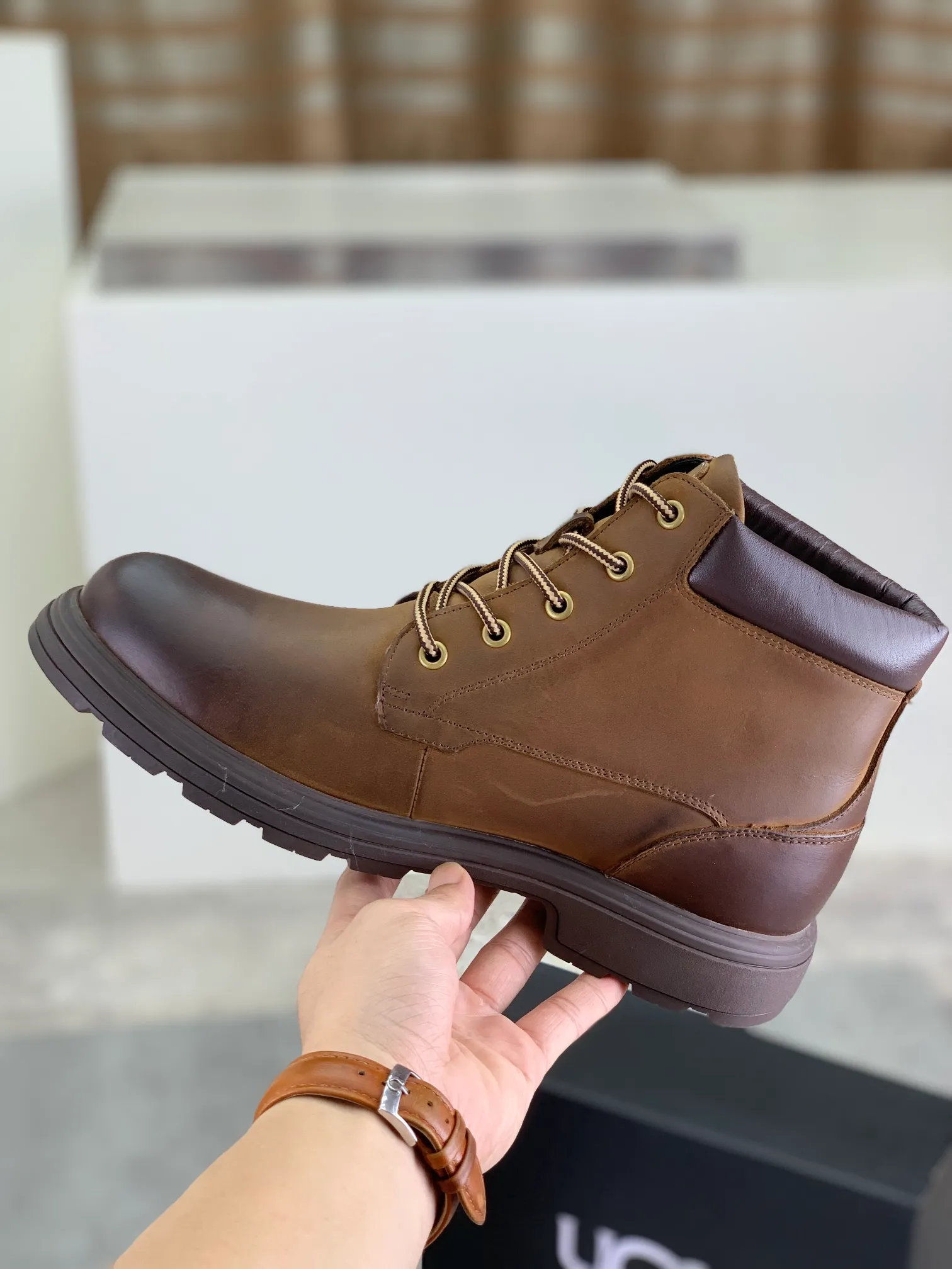 Factory price P640 💶[UGG] (full wool lining) Top-end high-quality fur integrated warm snow boots from Australia's warm luxury men's shoes brand, UGG-5877 official website synchronized, made of imported cowhide, carefully sewn...Imported rubber outsole (comfortable, soft, wear-resistant) The quality is really great...Exquisite workmanship, you can't put it down at first sight, code number: 39-44 Color: 3️⃣colors available